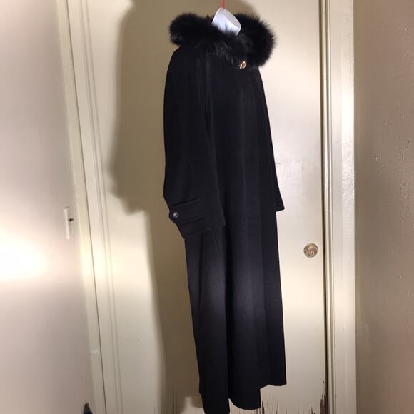 Vintage Glam Andrea Wool Maxi Coat with Fox Fur Collar. 12 - Picture 13 of 15